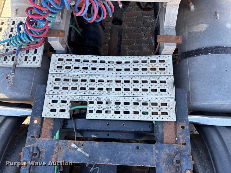 image for item EE4383 2000 Sterling A9500 Series semi truck