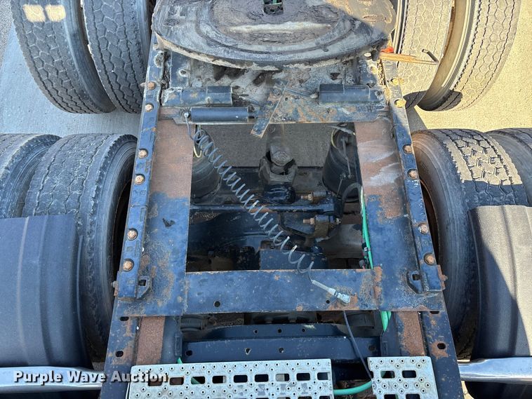 image for item EE4383 2000 Sterling A9500 Series semi truck