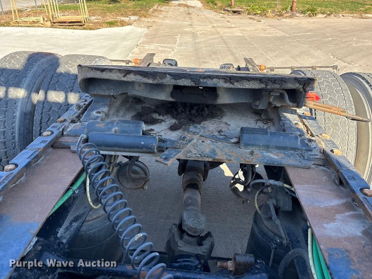 image for item EE4383 2000 Sterling A9500 Series semi truck