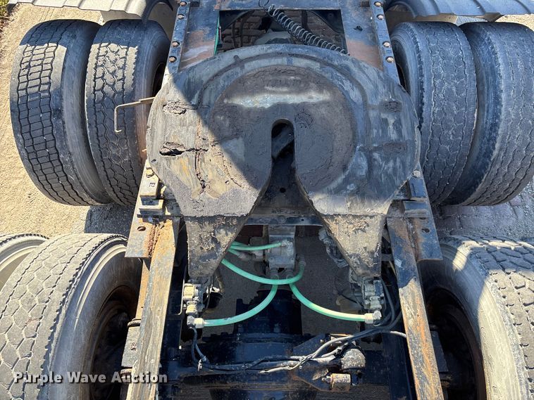 image for item EE4383 2000 Sterling A9500 Series semi truck