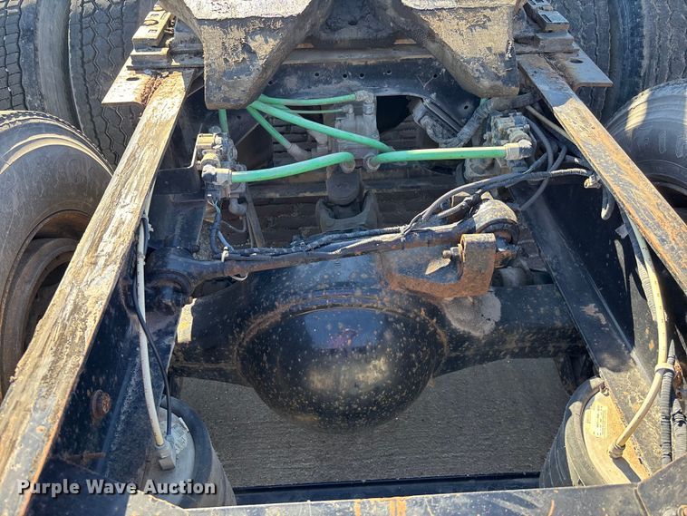 image for item EE4383 2000 Sterling A9500 Series semi truck