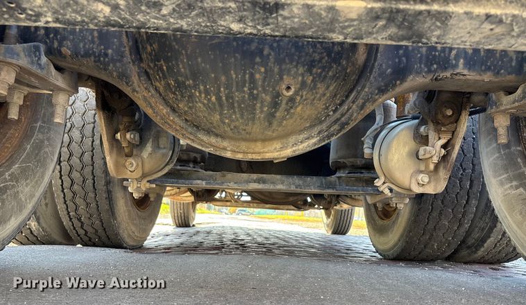 image for item EE4383 2000 Sterling A9500 Series semi truck