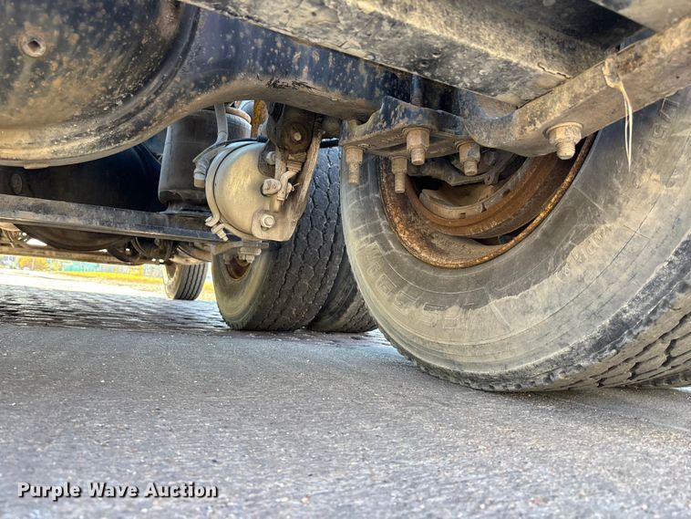 image for item EE4383 2000 Sterling A9500 Series semi truck