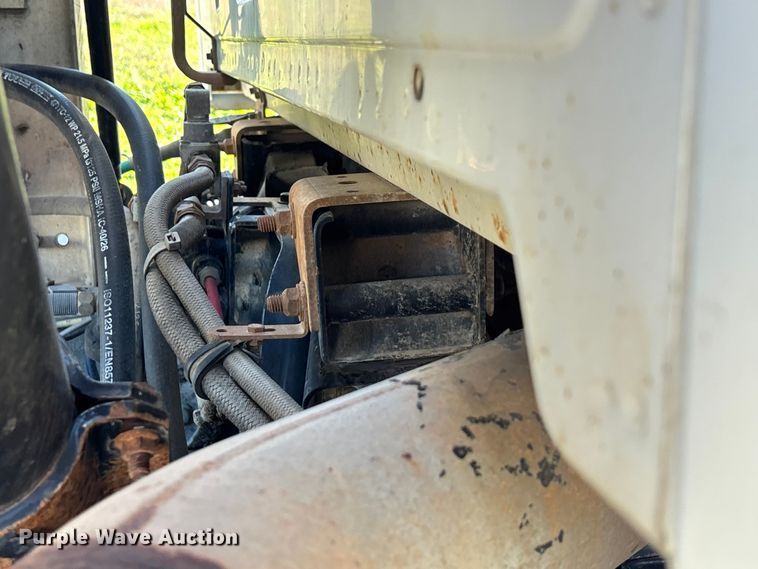 image for item EE4383 2000 Sterling A9500 Series semi truck