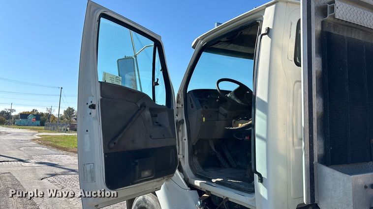 image for item EE4383 2000 Sterling A9500 Series semi truck