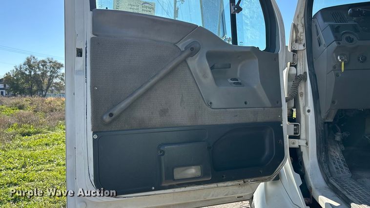 image for item EE4383 2000 Sterling A9500 Series semi truck