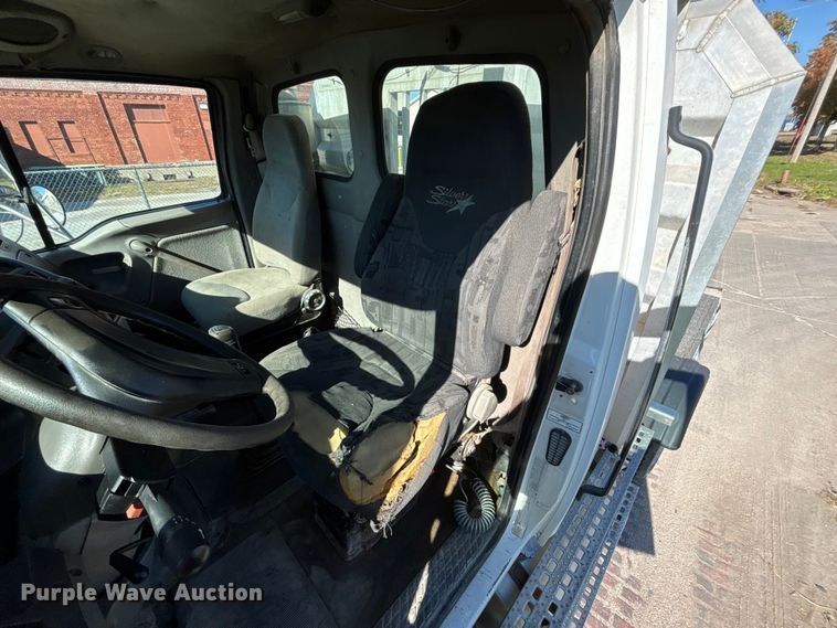 image for item EE4383 2000 Sterling A9500 Series semi truck