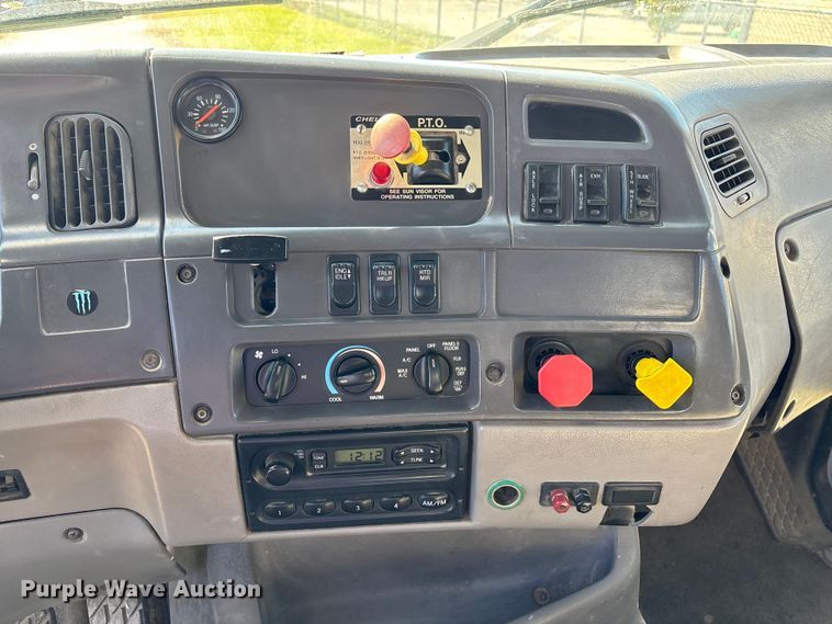 image for item EE4383 2000 Sterling A9500 Series semi truck