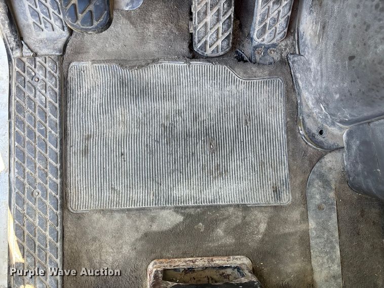 image for item EE4383 2000 Sterling A9500 Series semi truck