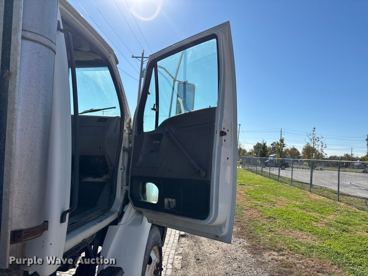 image for item EE4383 2000 Sterling A9500 Series semi truck