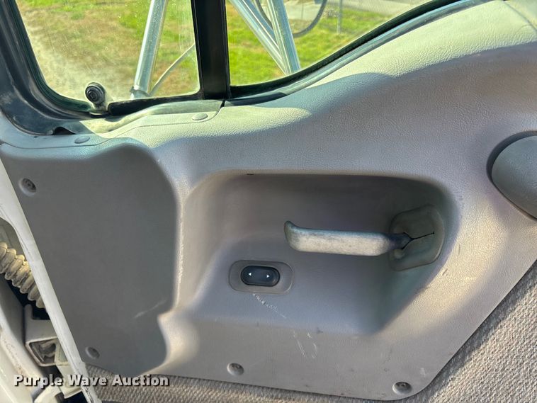 image for item EE4383 2000 Sterling A9500 Series semi truck