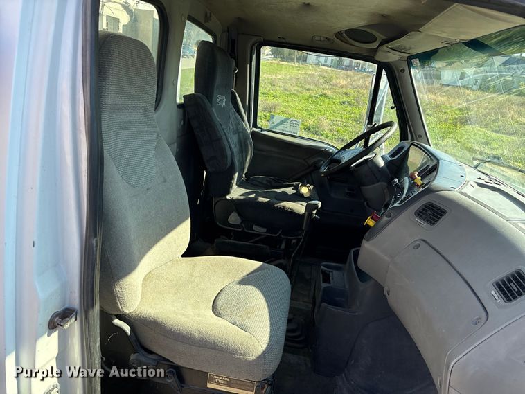 image for item EE4383 2000 Sterling A9500 Series semi truck