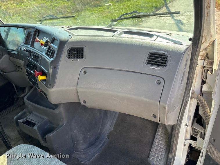 image for item EE4383 2000 Sterling A9500 Series semi truck