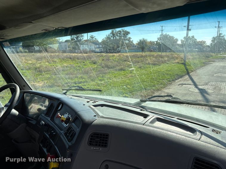 image for item EE4383 2000 Sterling A9500 Series semi truck