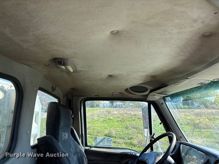 image for item EE4383 2000 Sterling A9500 Series semi truck