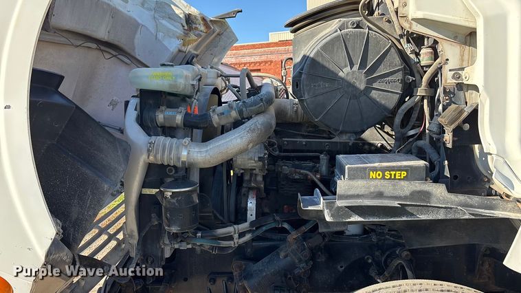 image for item EE4383 2000 Sterling A9500 Series semi truck