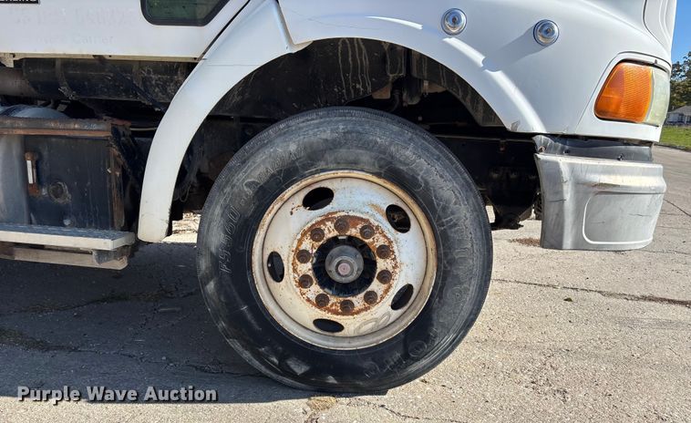 image for item EE4383 2000 Sterling A9500 Series semi truck