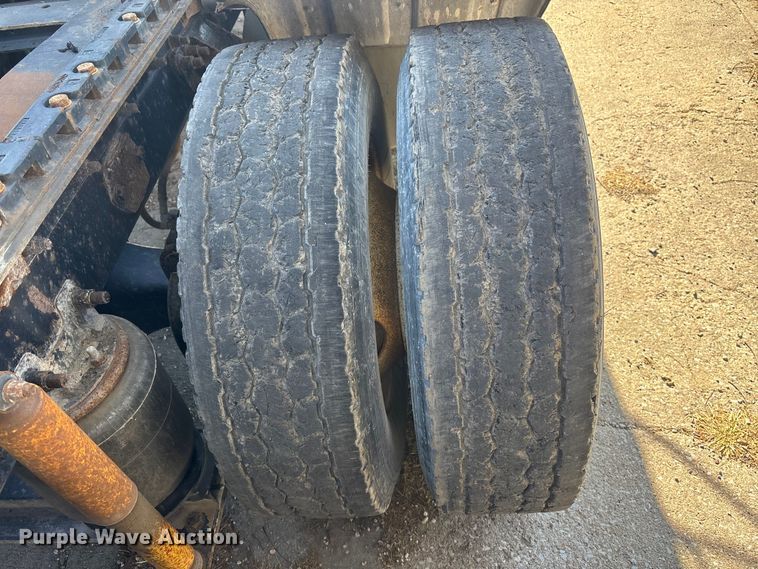 image for item EE4383 2000 Sterling A9500 Series semi truck