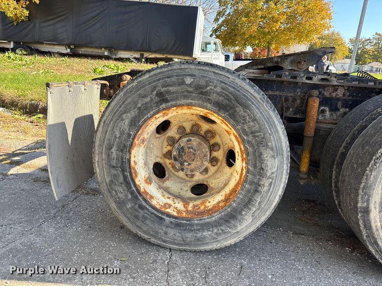 image for item EE4383 2000 Sterling A9500 Series semi truck