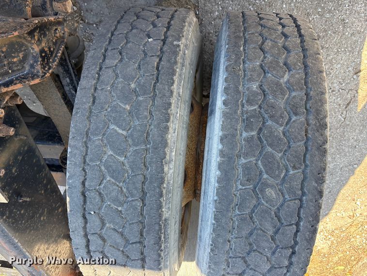 image for item EE4383 2000 Sterling A9500 Series semi truck