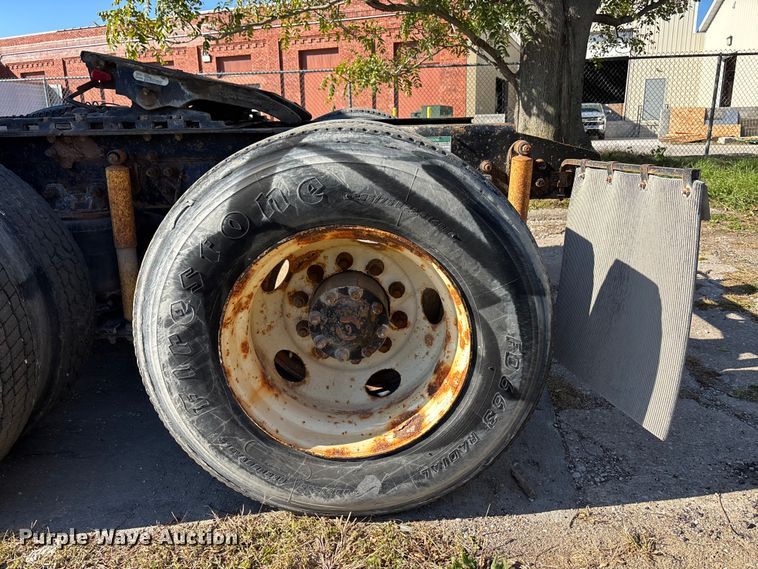 image for item EE4383 2000 Sterling A9500 Series semi truck