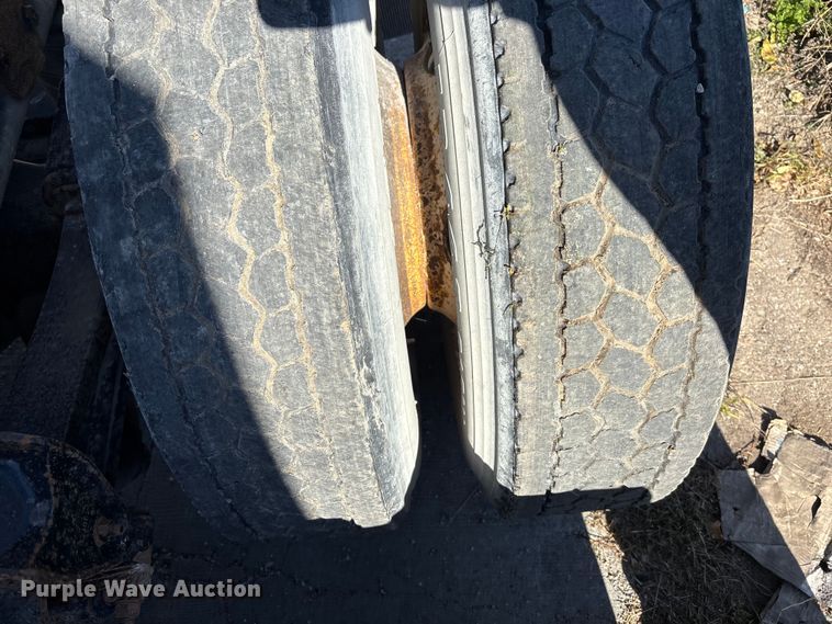 image for item EE4383 2000 Sterling A9500 Series semi truck