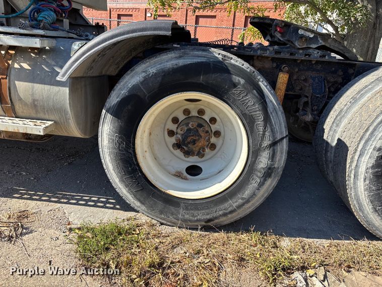 image for item EE4383 2000 Sterling A9500 Series semi truck