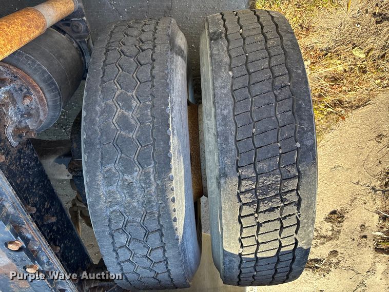 image for item EE4383 2000 Sterling A9500 Series semi truck