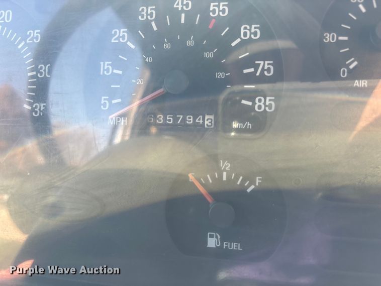 image for item EE4383 2000 Sterling A9500 Series semi truck