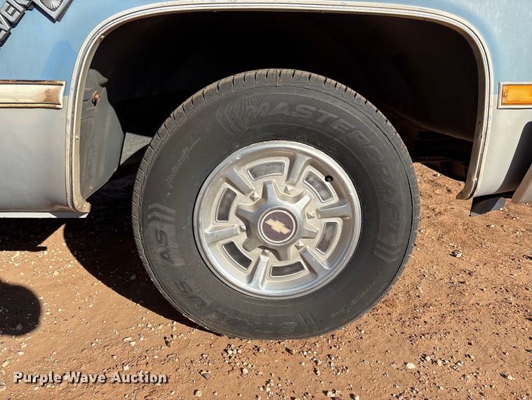 image for item EF6173 1985 Chevrolet C10 pickup truck