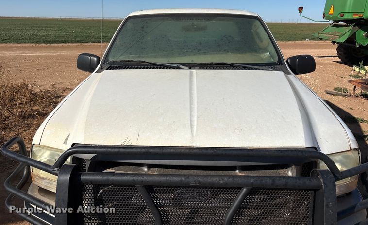 image for item EF6175 2004 Ford F250 Super Duty SuperCab pickup truck