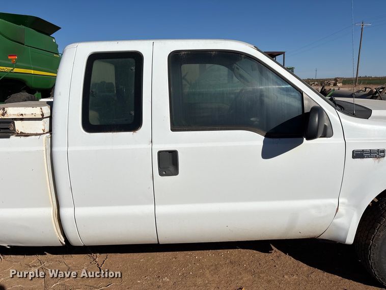 image for item EF6175 2004 Ford F250 Super Duty SuperCab pickup truck