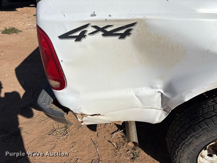image for item EF6175 2004 Ford F250 Super Duty SuperCab pickup truck