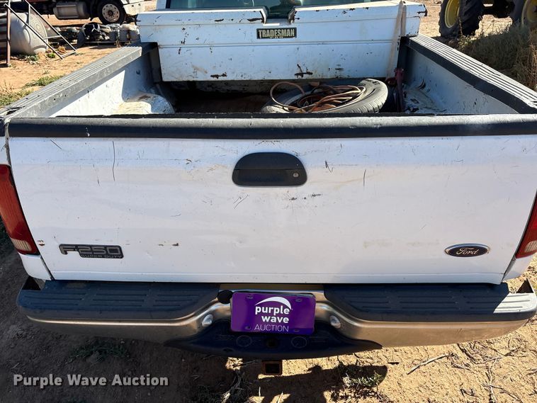 image for item EF6175 2004 Ford F250 Super Duty SuperCab pickup truck