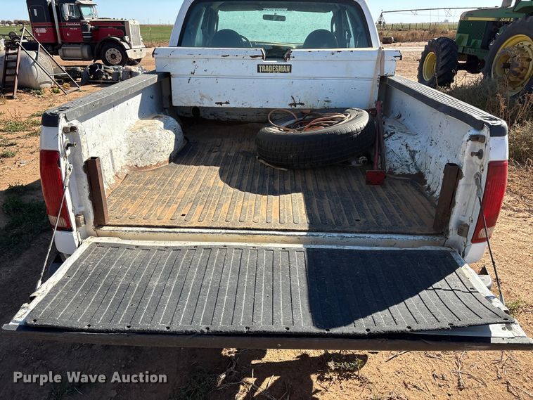 image for item EF6175 2004 Ford F250 Super Duty SuperCab pickup truck