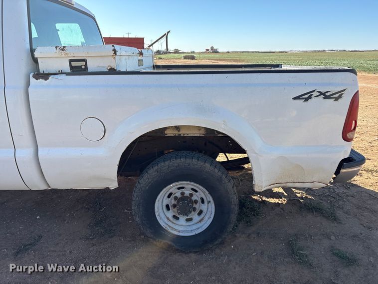 image for item EF6175 2004 Ford F250 Super Duty SuperCab pickup truck
