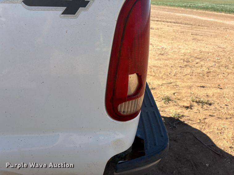 image for item EF6175 2004 Ford F250 Super Duty SuperCab pickup truck