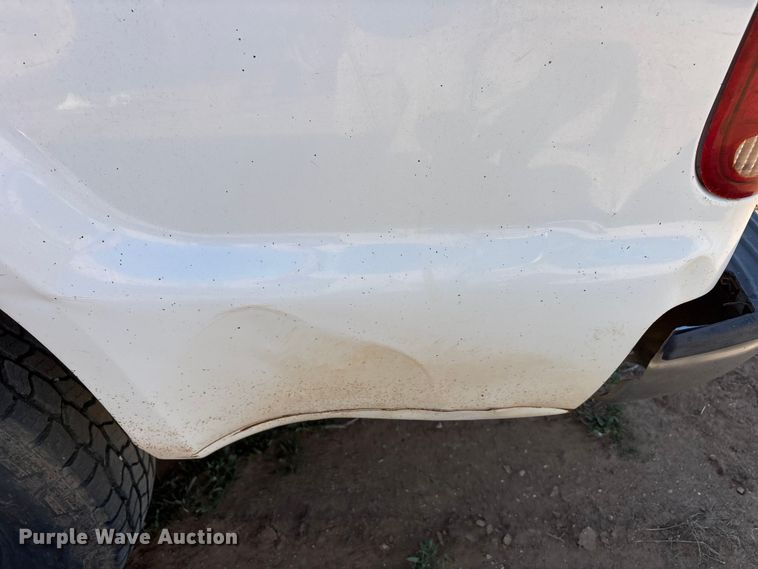 image for item EF6175 2004 Ford F250 Super Duty SuperCab pickup truck