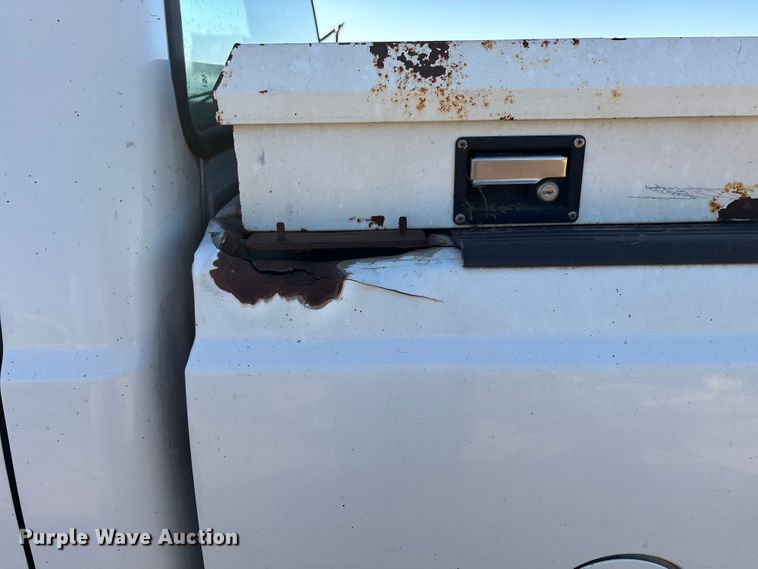 image for item EF6175 2004 Ford F250 Super Duty SuperCab pickup truck