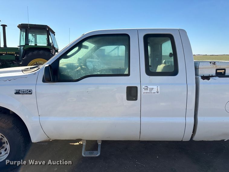 image for item EF6175 2004 Ford F250 Super Duty SuperCab pickup truck