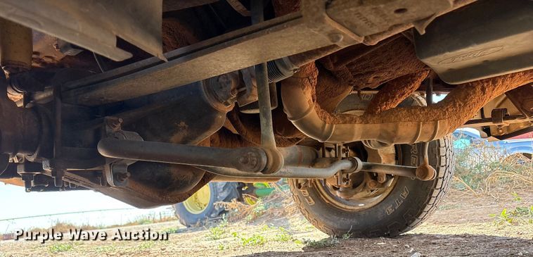 image for item EF6175 2004 Ford F250 Super Duty SuperCab pickup truck