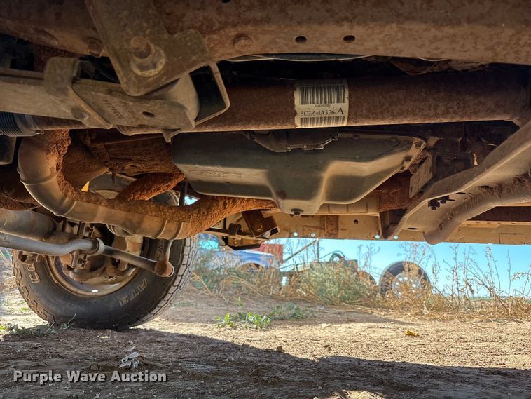 image for item EF6175 2004 Ford F250 Super Duty SuperCab pickup truck