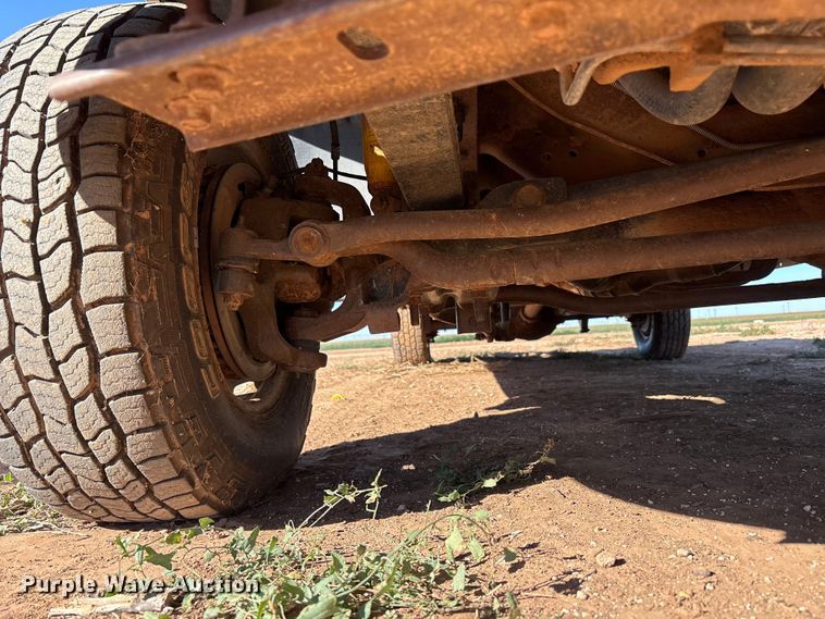 image for item EF6175 2004 Ford F250 Super Duty SuperCab pickup truck