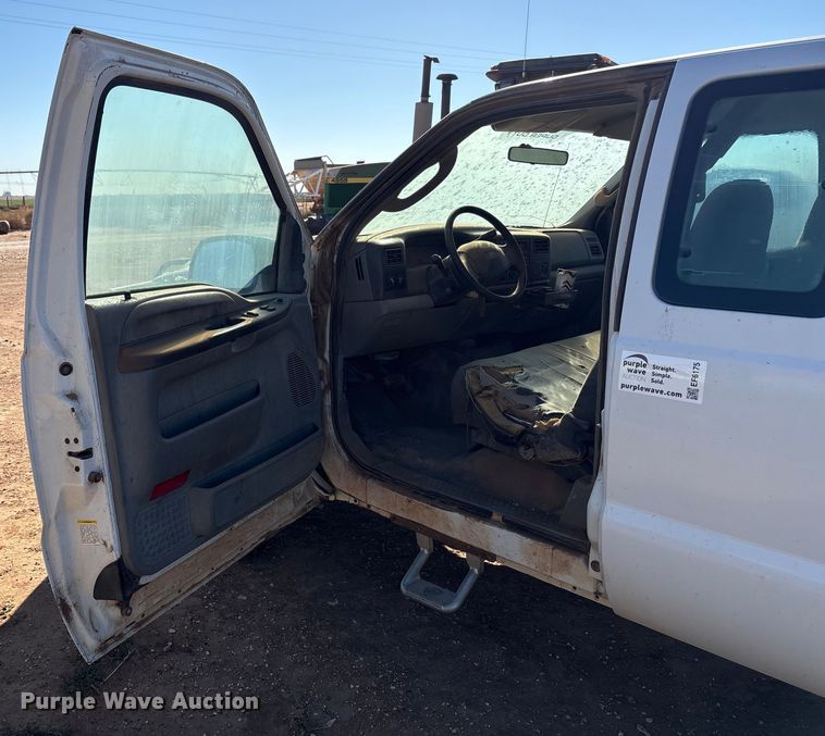 image for item EF6175 2004 Ford F250 Super Duty SuperCab pickup truck