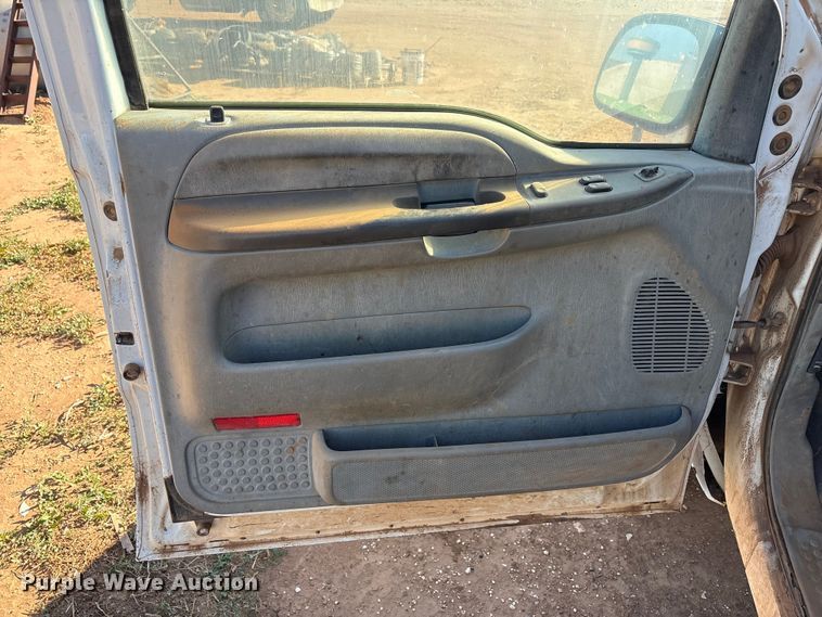 image for item EF6175 2004 Ford F250 Super Duty SuperCab pickup truck