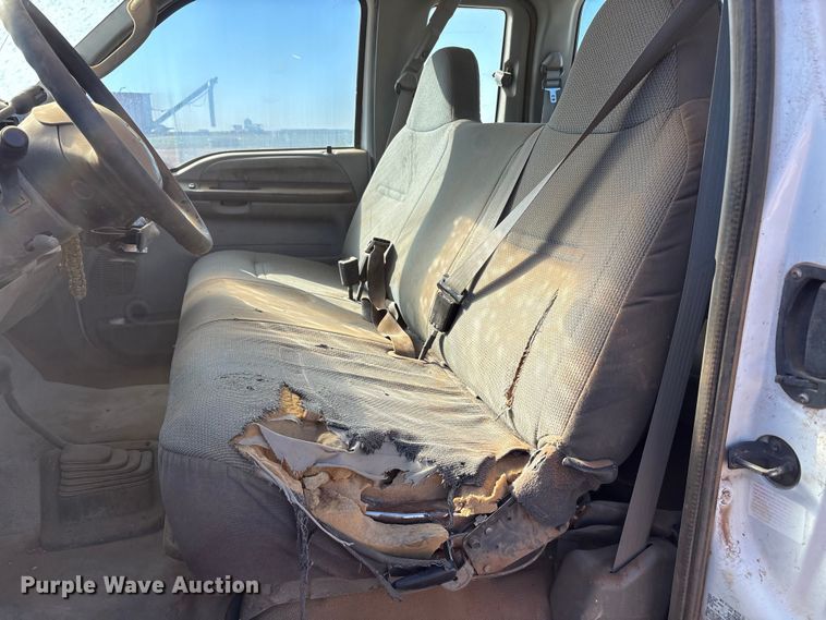 image for item EF6175 2004 Ford F250 Super Duty SuperCab pickup truck