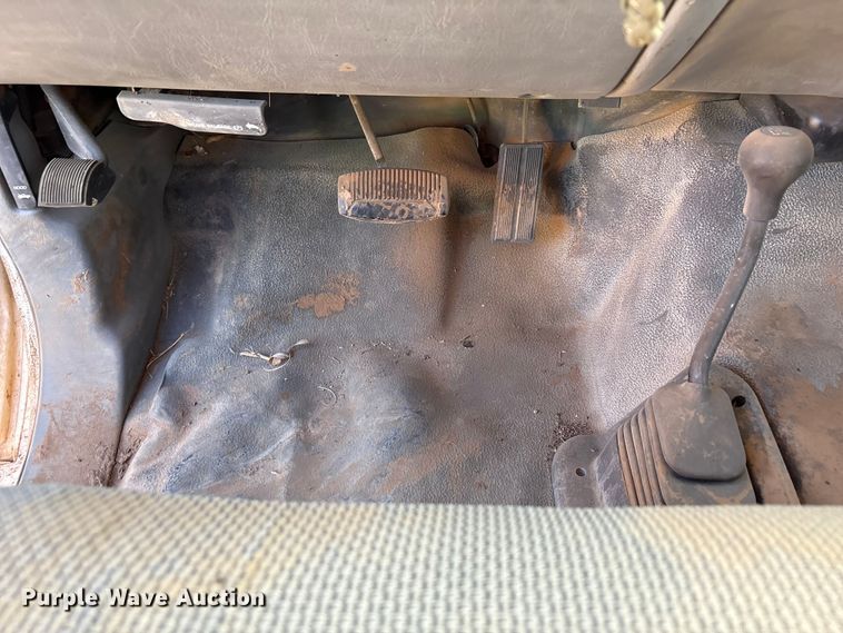 image for item EF6175 2004 Ford F250 Super Duty SuperCab pickup truck