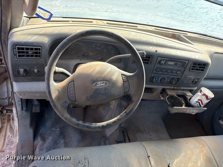 image for item EF6175 2004 Ford F250 Super Duty SuperCab pickup truck