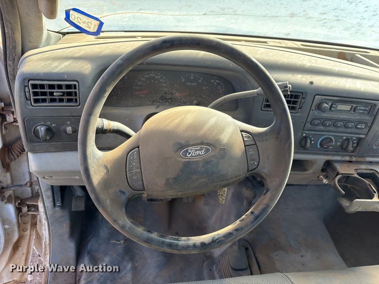 image for item EF6175 2004 Ford F250 Super Duty SuperCab pickup truck