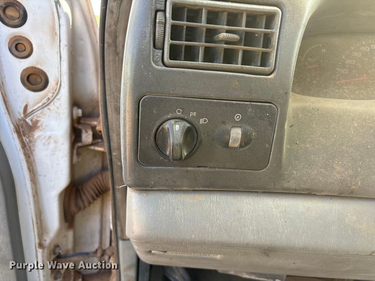 image for item EF6175 2004 Ford F250 Super Duty SuperCab pickup truck